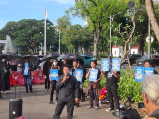 Aksi Depan Istana, Koalisi Sulawesi Tanpa Polusi Desak Presiden Hapus Celah PLTU Baru dalam Revisi Perpres 112 Tahun 2022