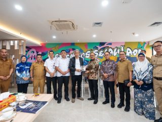 Dapat Dukungan Kemensos, Gubernur Suhardi Duka Amankan Bantuan Rp5 Juta untuk 487 Keluarga Miskin di Sulbar