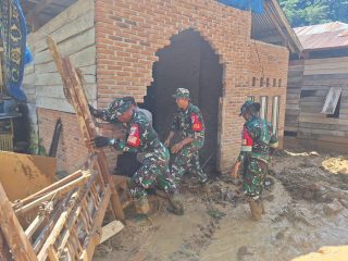 Belasan Titik Longsor Hantam Kecamatan Matangga, Puluhan TNI Dikerahkan untuk Bantu Warga