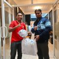Dorong Bakat Sepak Bola Lokal, PSSI Sulbar Beri Bantuan Bola untuk Anak SD di Wonomulyo