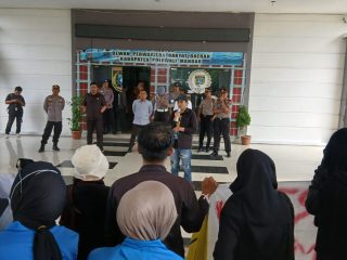 Respon Aspirasi Demonstran, DPRD Polman Janji Panggil Dinkes dan Evaluasi Data Kemiskinan
