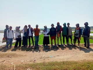 Antisipasi Gagal Panen, Petani Mapilli dan Disbuntarnak Berburu Tikus di Sawah