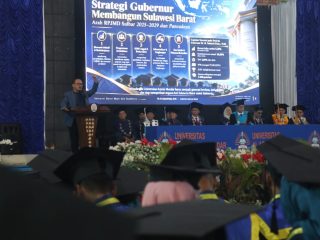 Hadiri Wisuda Unasman Polman, Gubernur Suhardi Duka Berikan Beasiswa