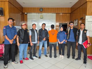 Uang Desa Lampoko Rp746 Juta Ludes Dipakai Judi Online, Eks Bendahara Resmi Diserahkan ke Kejari Polman