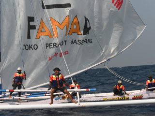 Etape 2 Sandeq Silumba 2026 Berlangsung Ketat: 25 Perahu Rusak Dihantam Ombak
