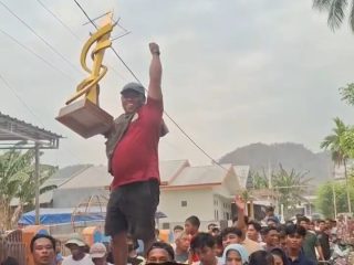 Sandeq Pelita Alam Mina Karya Disambut Ribuan Warga Usai Sabet Juara Umum Sandeq Silumba 2026