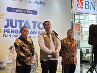 Rekor Baru Cadangan Pangan Nasional, Perum Bulog Serap 4,1 Juta Ton Beras dari Petani