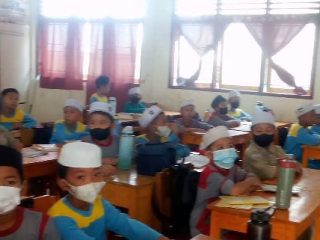 Kabut Asap Karhutla Selimuti Polman, Sekolah di Wonomulyo Wajibkan Masker bagi Siswa